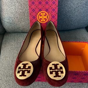 Tory Burch Reva Ballet Flats • Burgundy Suede • Gold Medallion • Sz 9.5